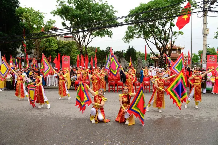 Màn văn nghệ khai hội tại Lễ hội cấp thủy 3 dân phường Lĩnh Nam - Trần Phú
