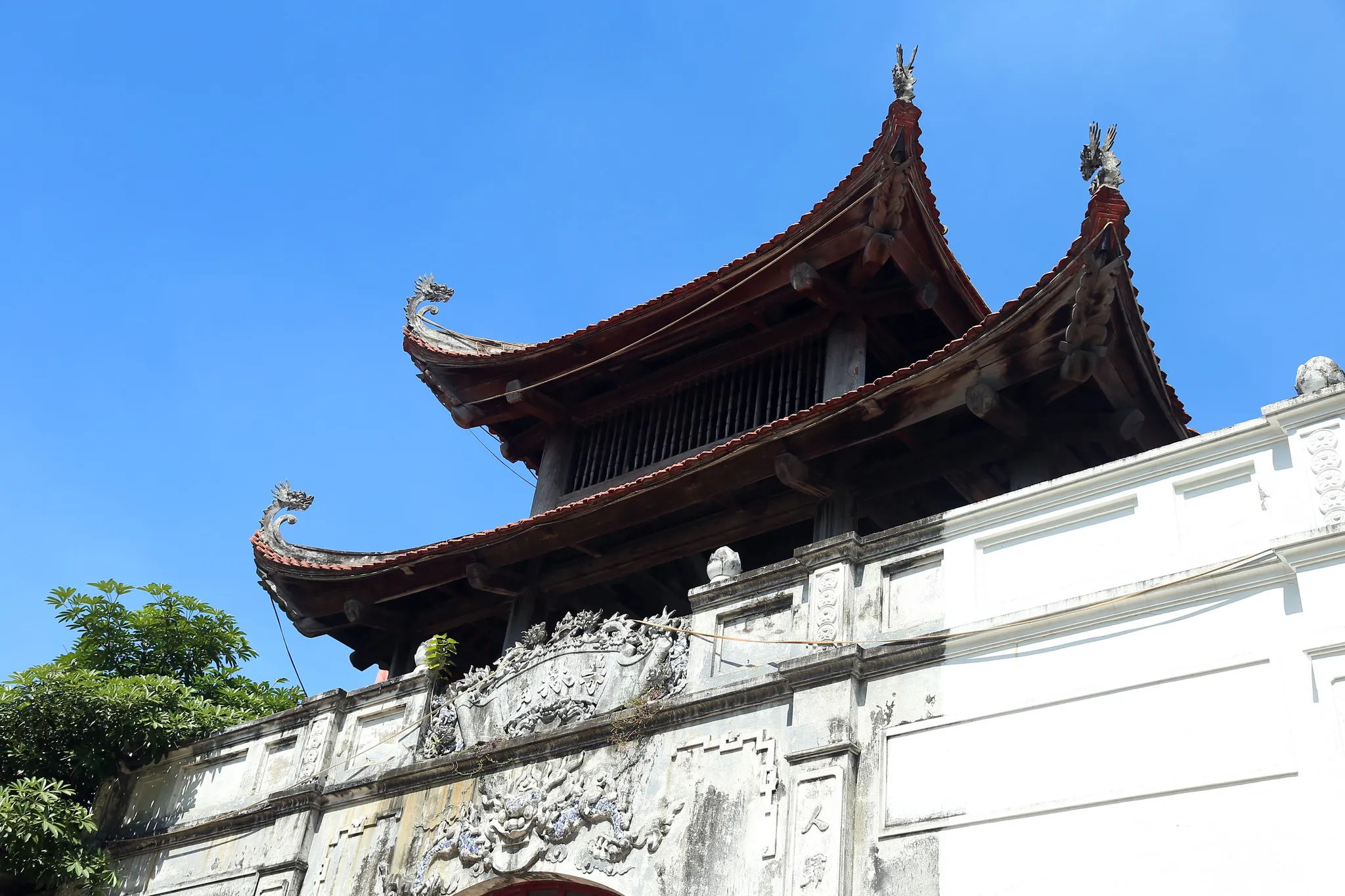 Mái cổng tam quan chùa Thanh Lâm