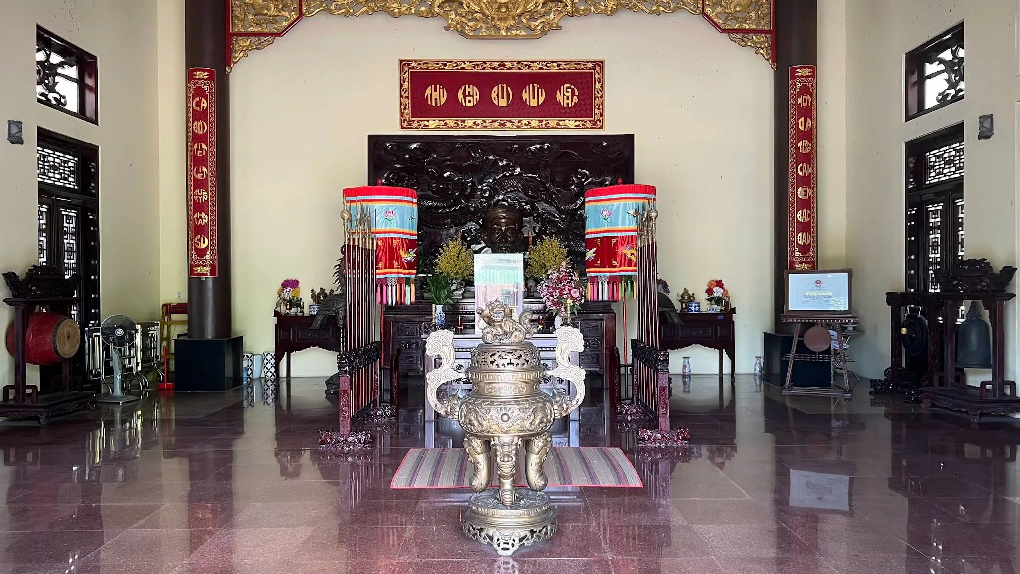Cảnh quan di tích lịch sử Mộ Thủ Khoa Bùi Hữu Nghĩa