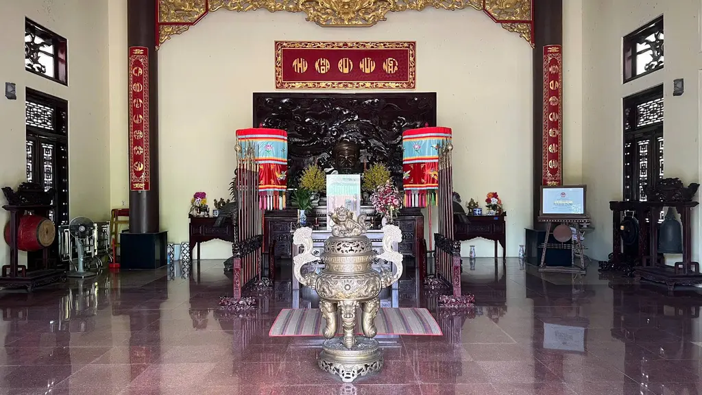 Cảnh quan di tích lịch sử Mộ Thủ Khoa Bùi Hữu Nghĩa