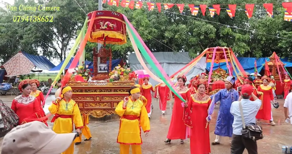 Kiệu Thánh trong Hội đền Chòi