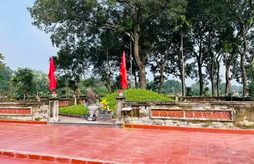 Mộ phần Nguyễn Tuấn Thiện