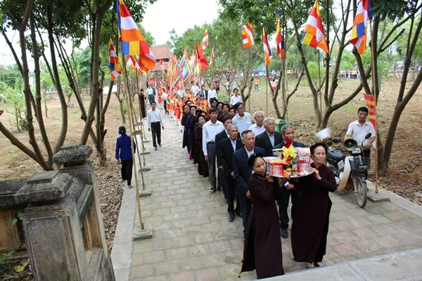 Dân làng làm lễ cúng lên Lễ hội Chùa Vĩnh Nghiêm