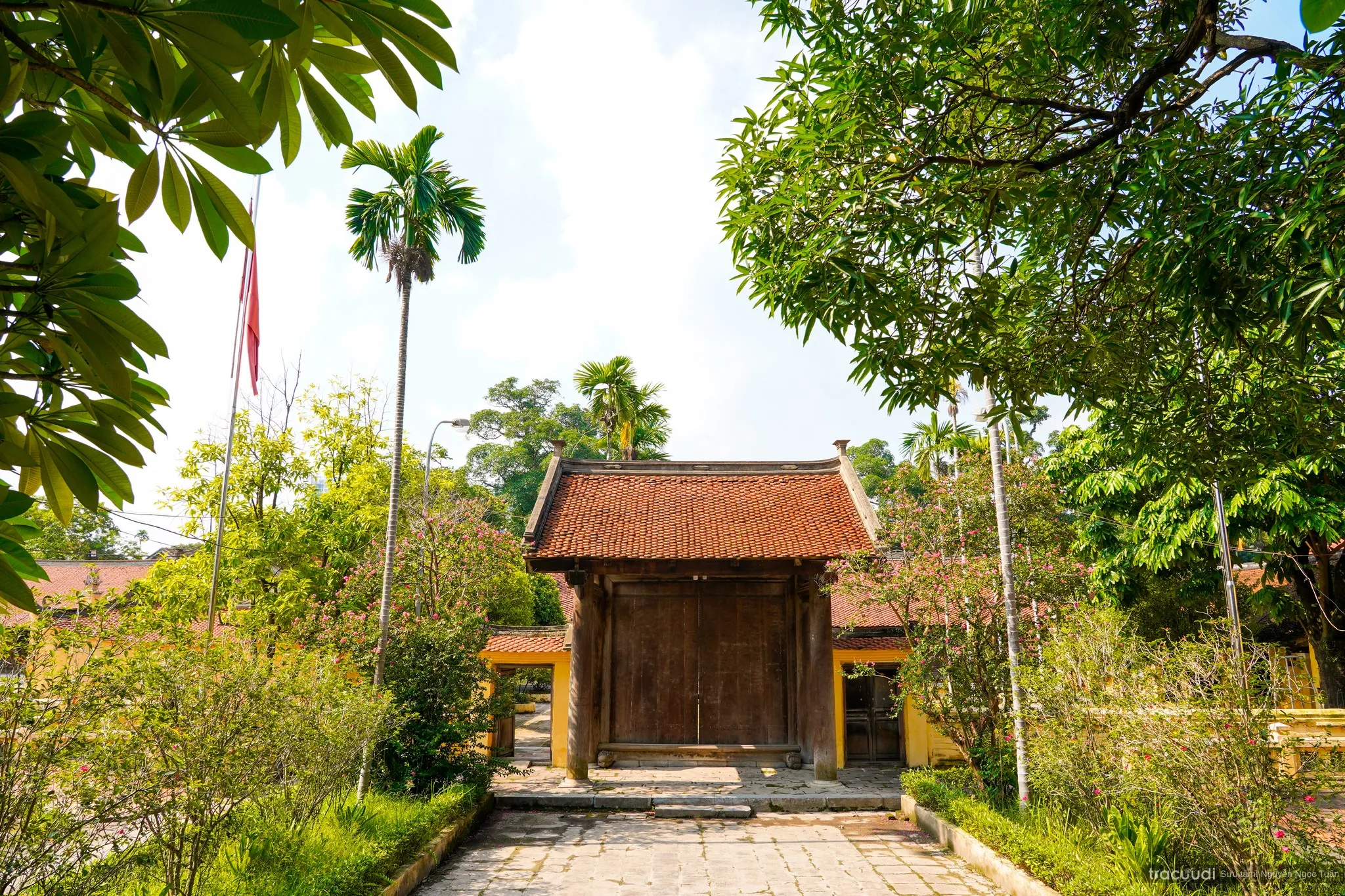 Không gian cảnh quan di tích Đình Đông Ngạc