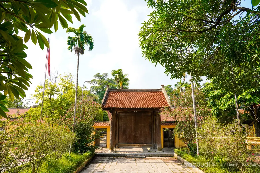 Không gian cảnh quan di tích Đình Đông Ngạc