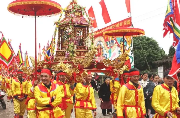 Rước kiệu Lễ hội Phủ Dầy