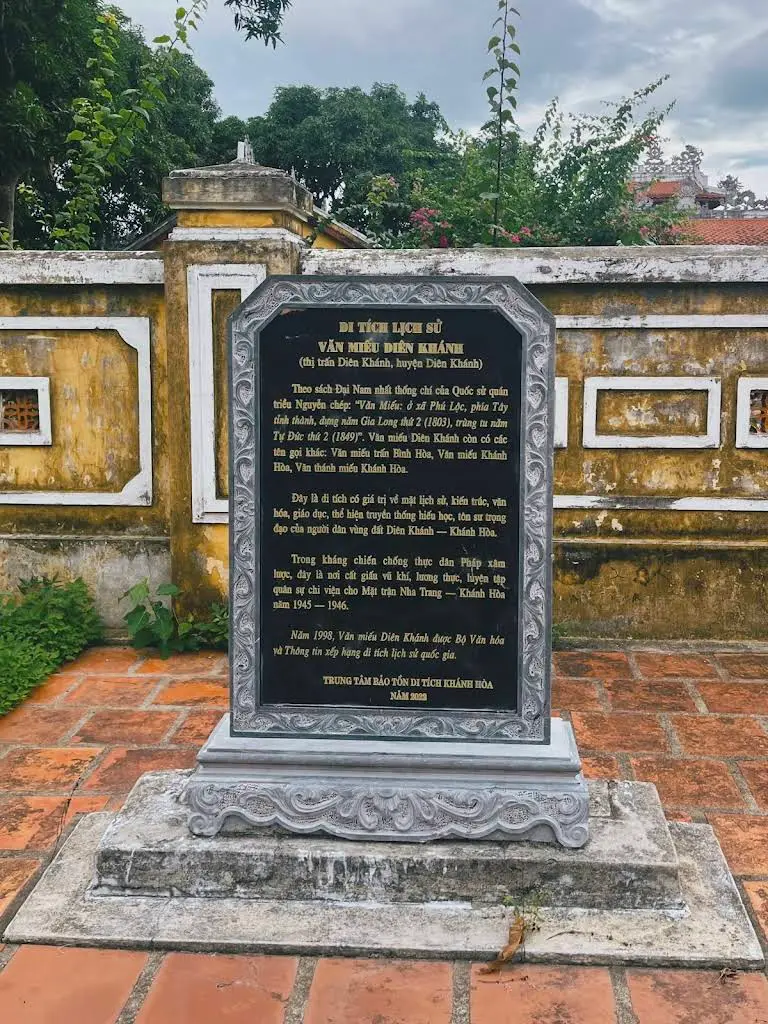Bia tên di tích Văn Miếu Diên Khánh