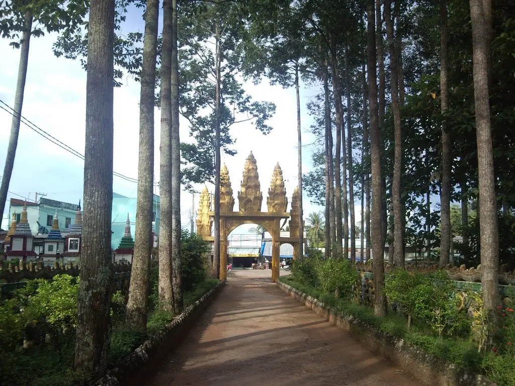 Lối vào Chùa Phật Lớn