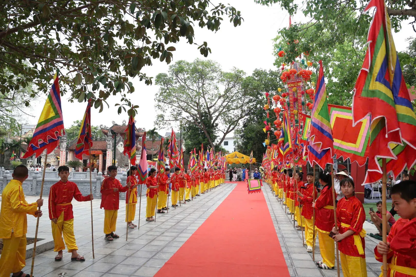 Khung cảnh Hội Bình Đà