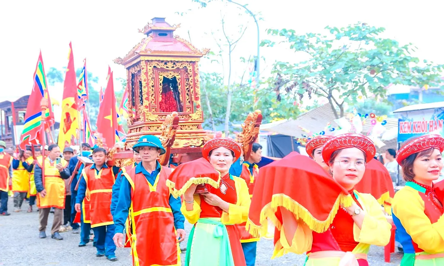 Nghi lễ rước kiệu tại Lễ hội đền Đức Hoàng