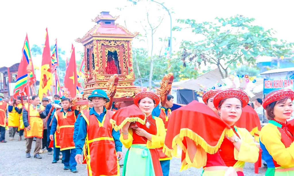 Nghi lễ rước kiệu tại Lễ hội đền Đức Hoàng