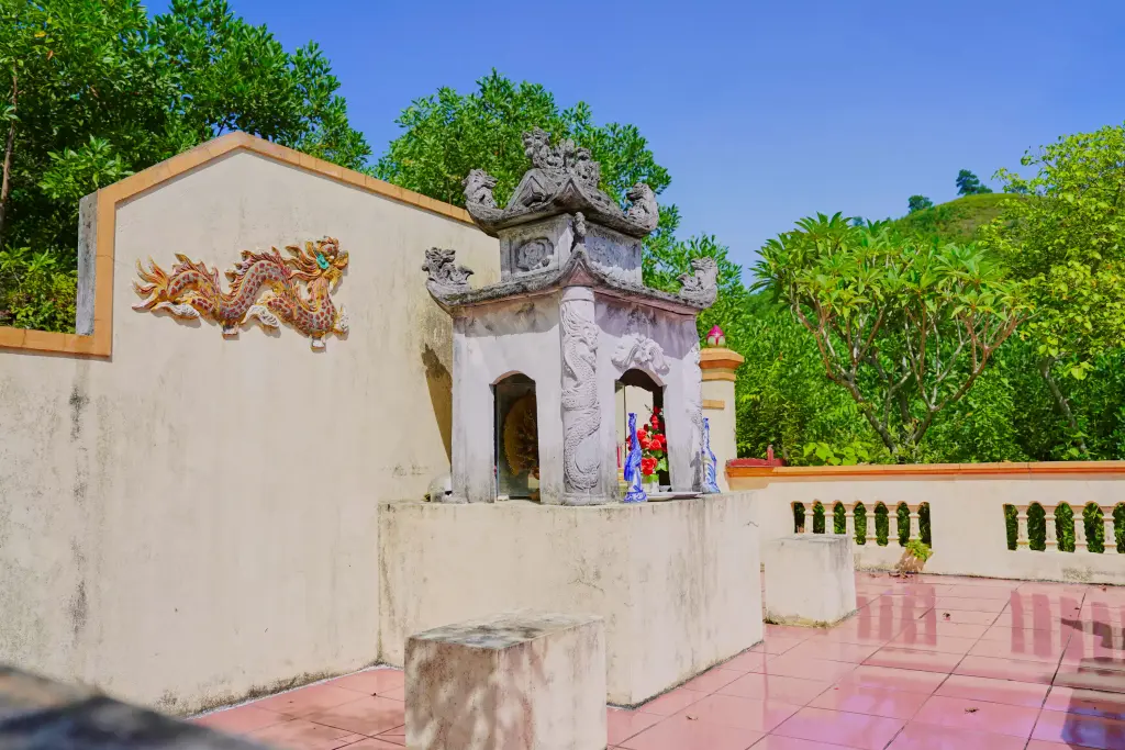 Cảnh quan di tích Núi Thiên Nhẫn Và Thành Lục Niên