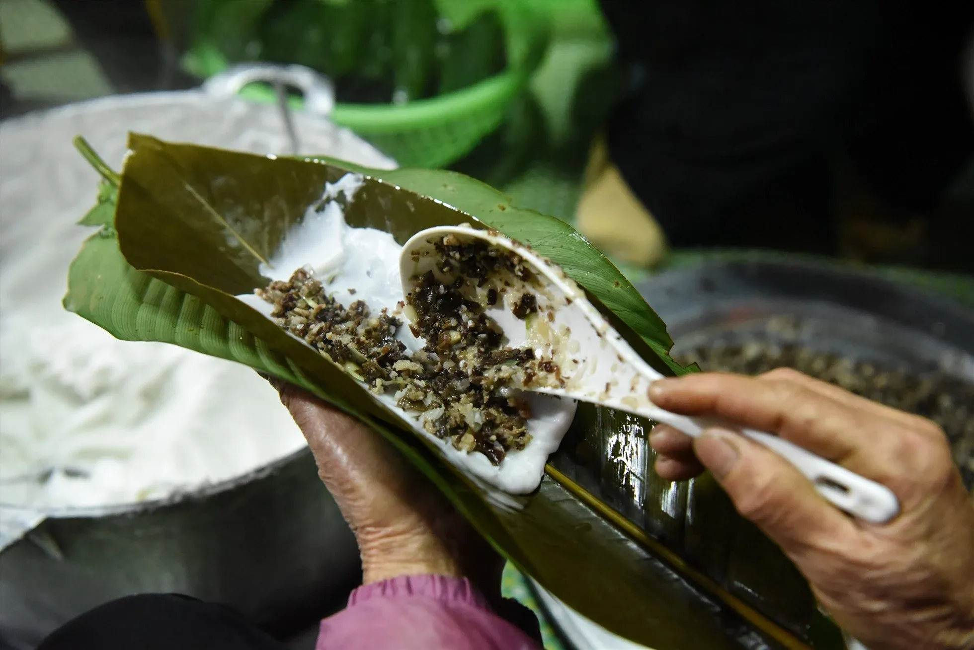 Mua bánh tẻ tại làng Chờ là ngon và tươi nhất