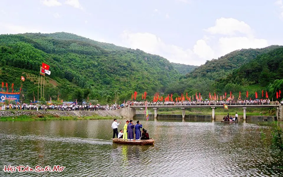 Văn nghệ trên sông Lễ hội Đền Suối Mỡ