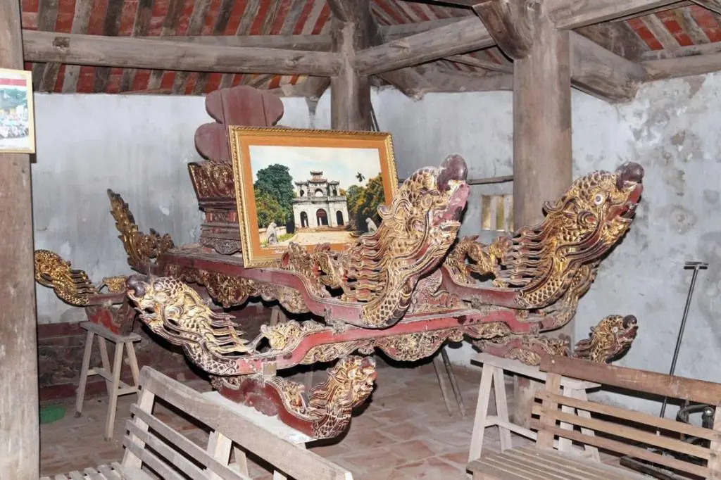 Kiệu rồng tại Đình Hú