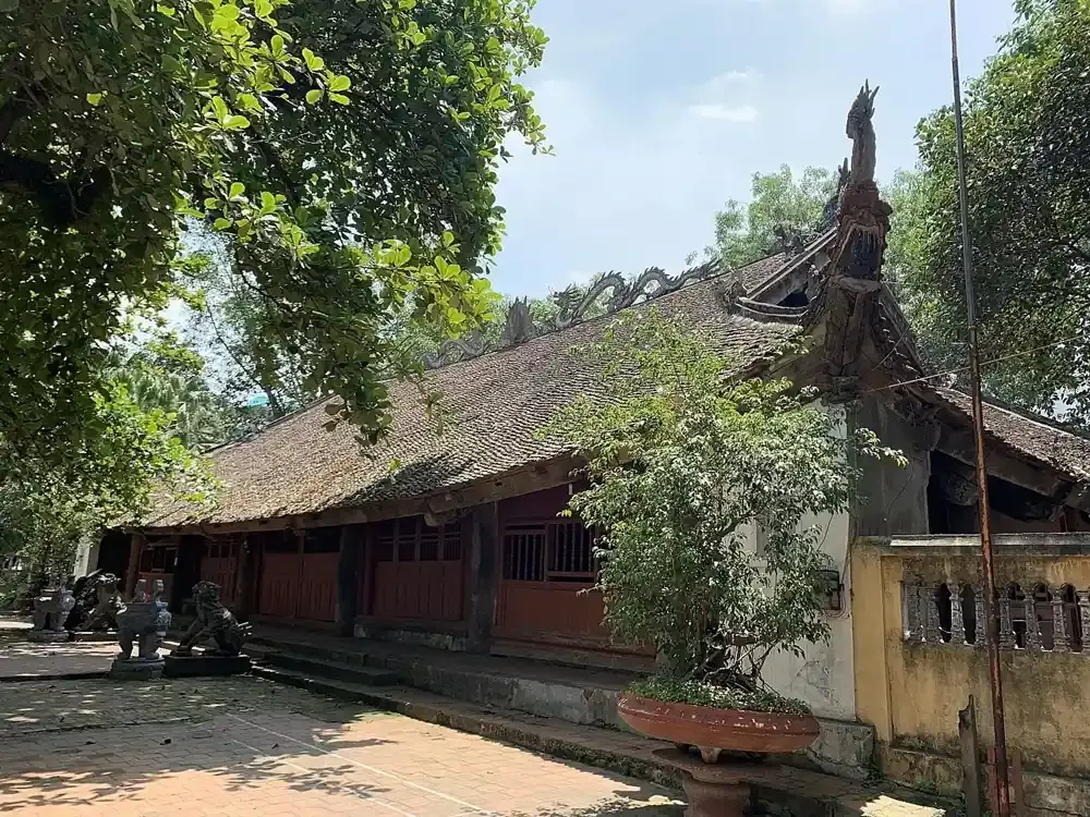 Khuôn viên Đình Thổ Tang