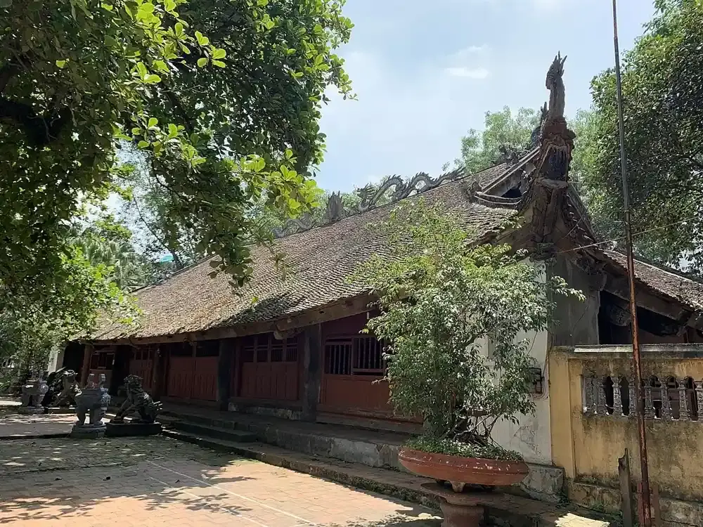 Khuôn viên Đình Thổ Tang