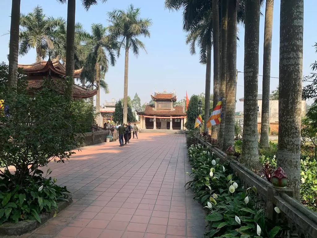 Cảnh quan bên ngoài di tích Chùa Bảo Đài