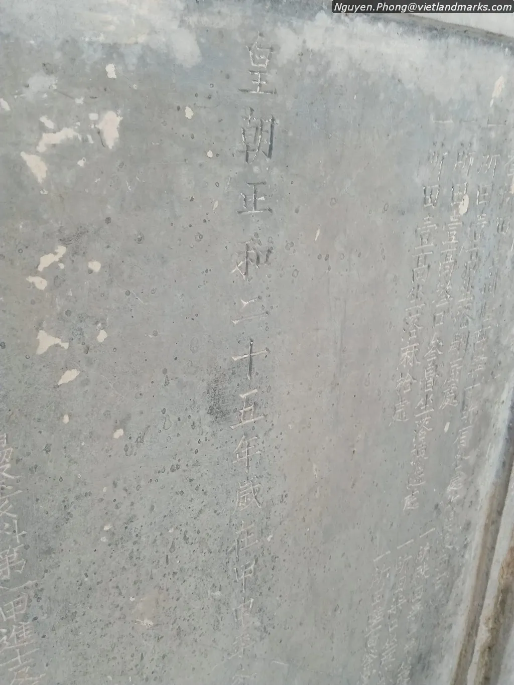 Bia đá tại Chùa Phượng Mỹ