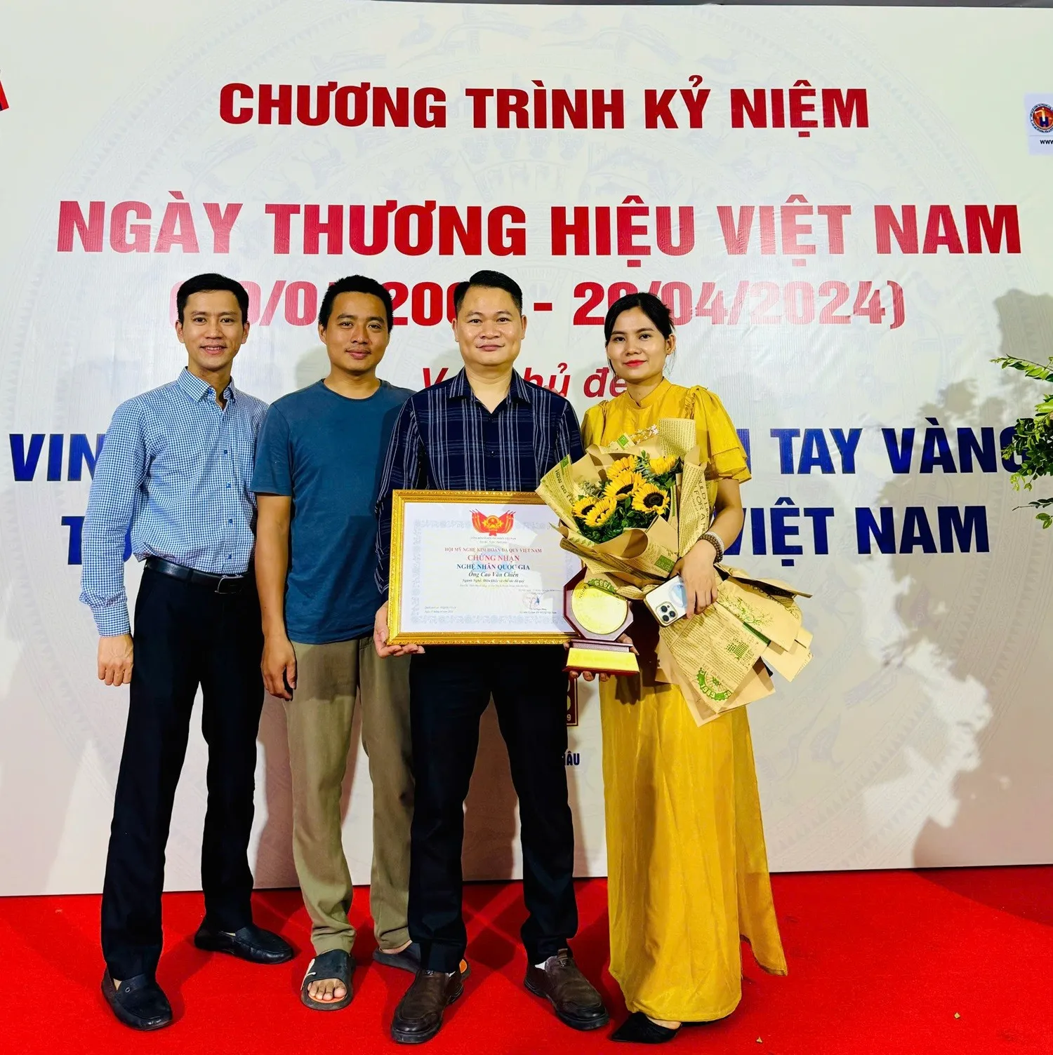 Nghệ nhân Cao Văn Chiến nhận vinh danh nghệ nhân Quốc gia