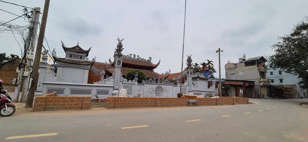 Không gian cảnh quan bên ngoài di tích Đình Trúc Động