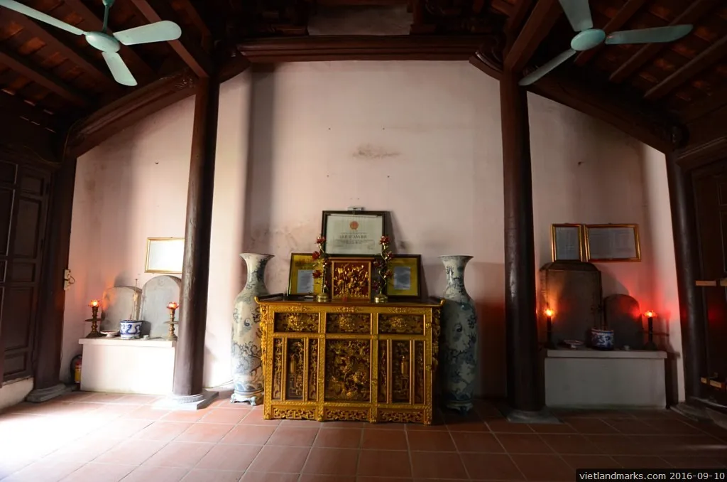 Không gian bên trong Đình Phương Liệt