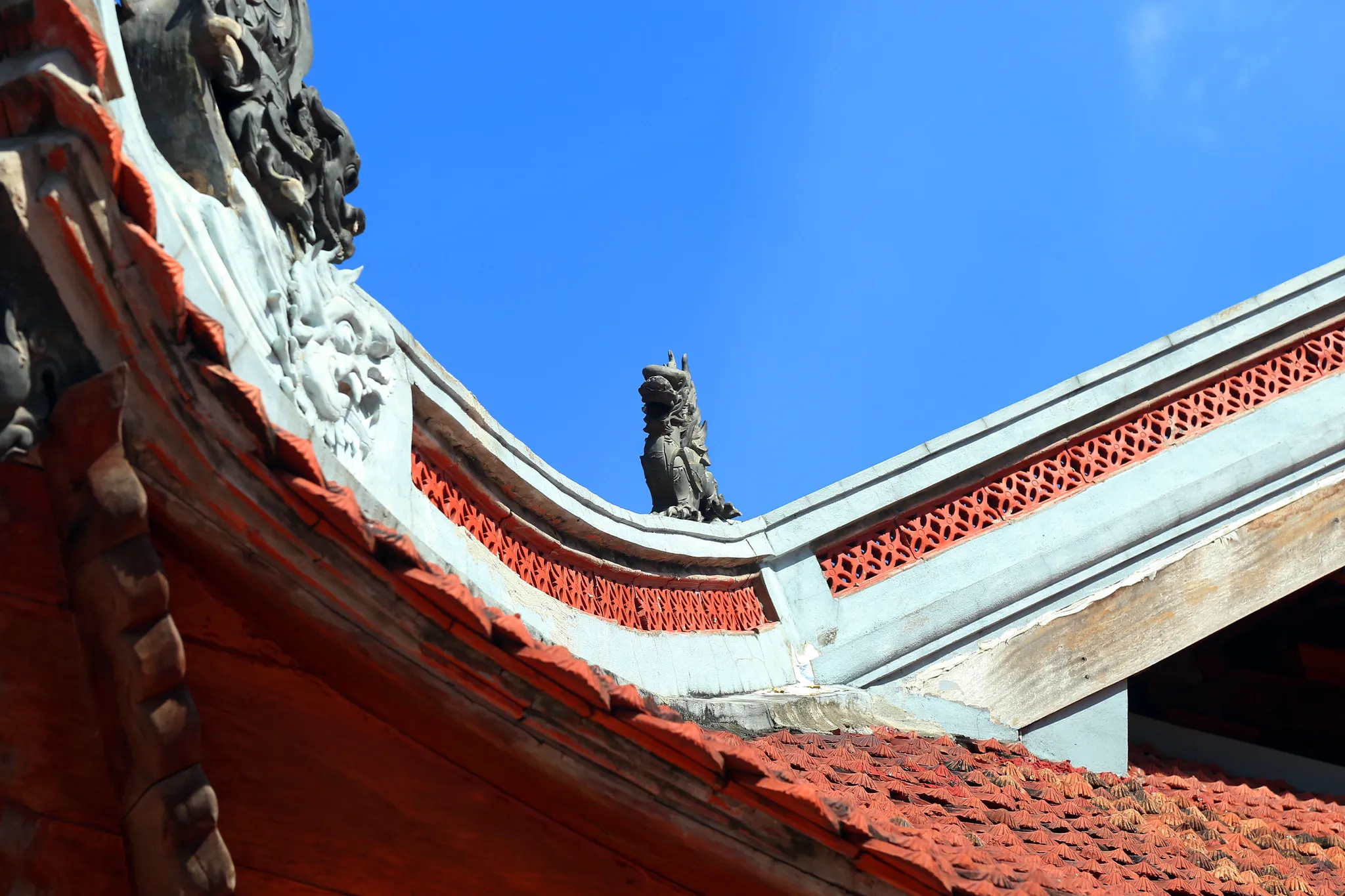 Tạo hình trên bờ chảy đình Tu Hoàng