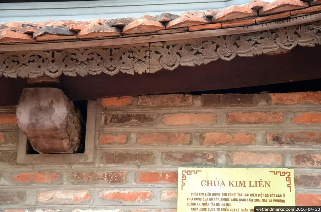 Diềm ngói Chùa Kim Liên