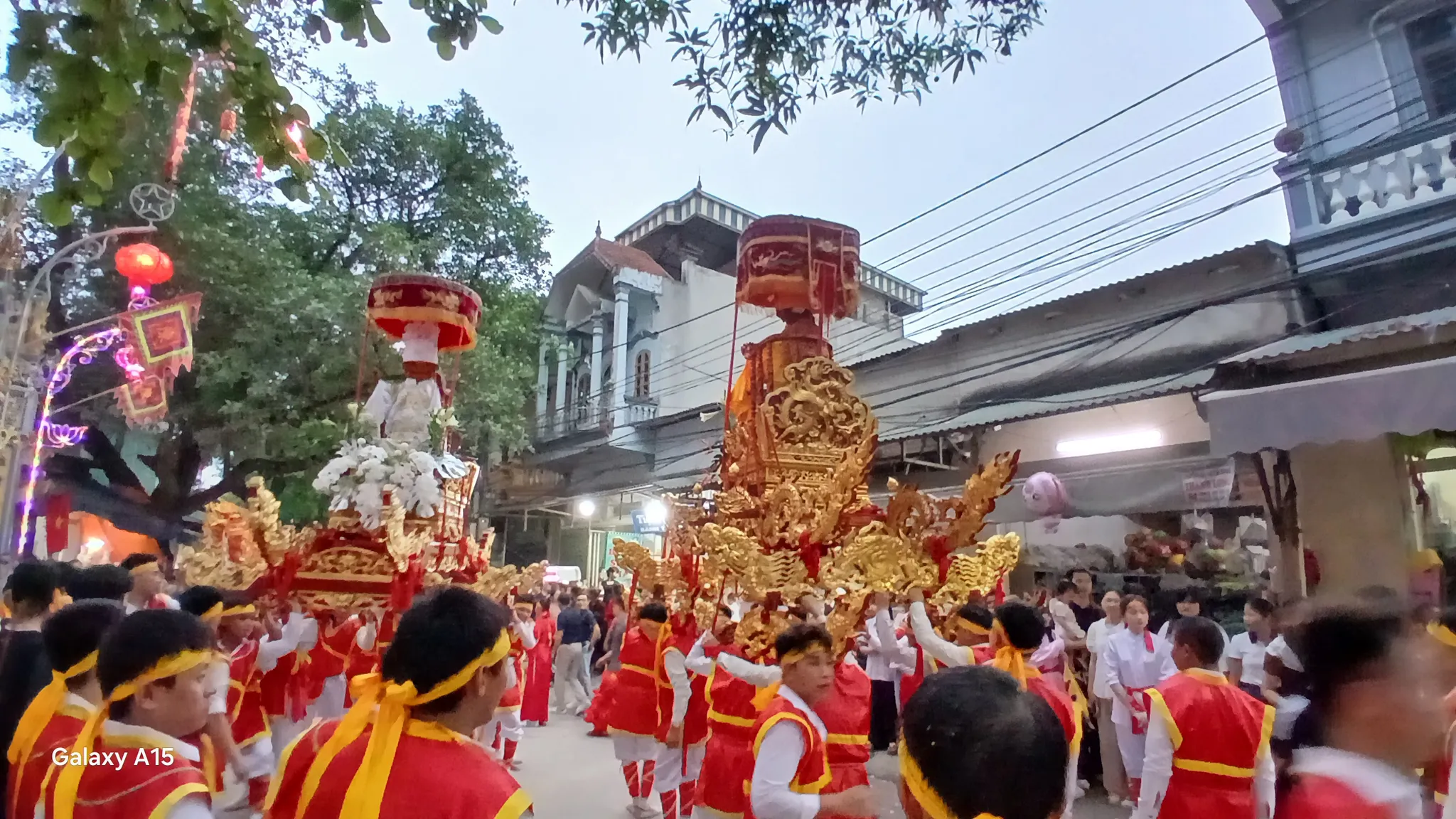 Kiệu Thánh gặp gỡ ở hội làng Thượng Lao