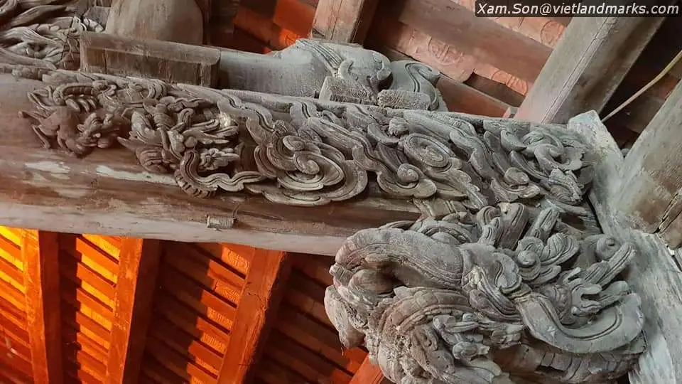 Chạm khắc tinh xảo bên trong Đình Đọi Tam