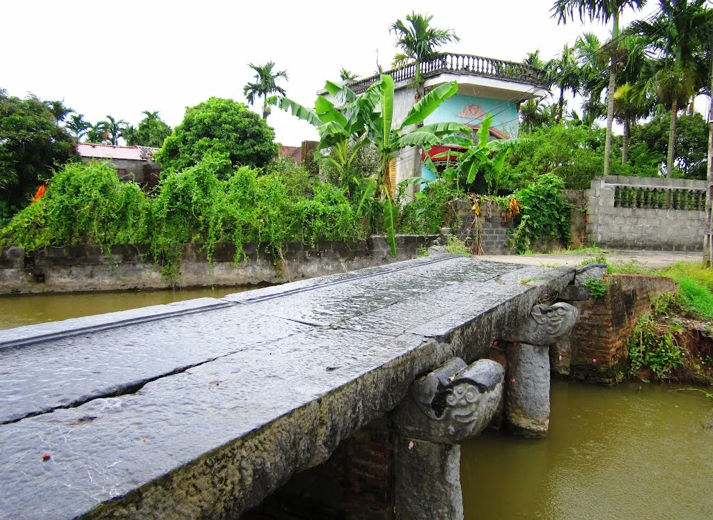 Cận cảnh Cầu đá Miếu Khẩu