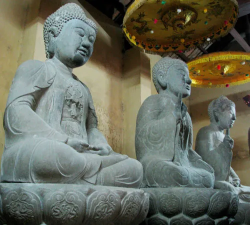 Ba pho tượng Tam thế Chùa Ngọc Khám