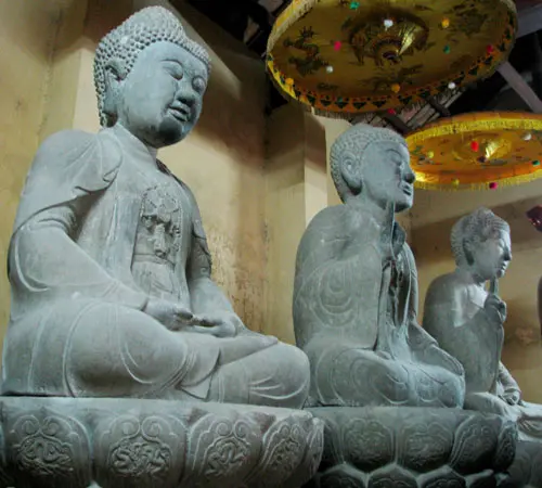 Ba pho tượng Tam thế  Chùa Ngọc Khám