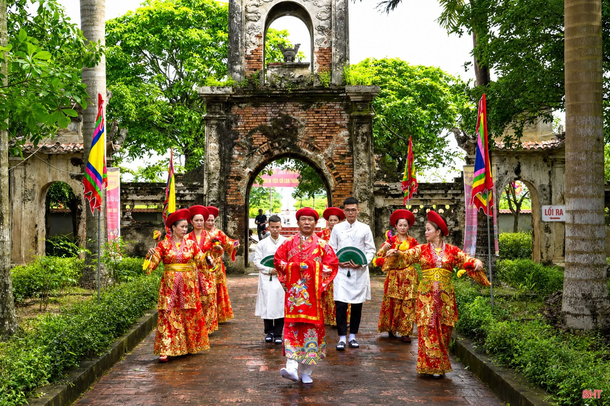 Một nghi thức diễn xướng chầu văn trong lễ giỗ Lê Khôi tổ chức hằng năm tại đền Chiêu Trưng