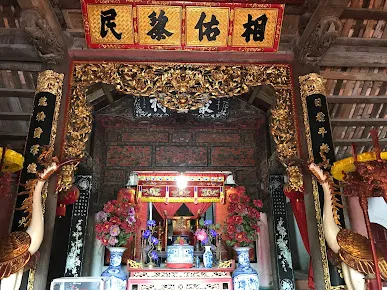 Bên trong đình Phí Trạch