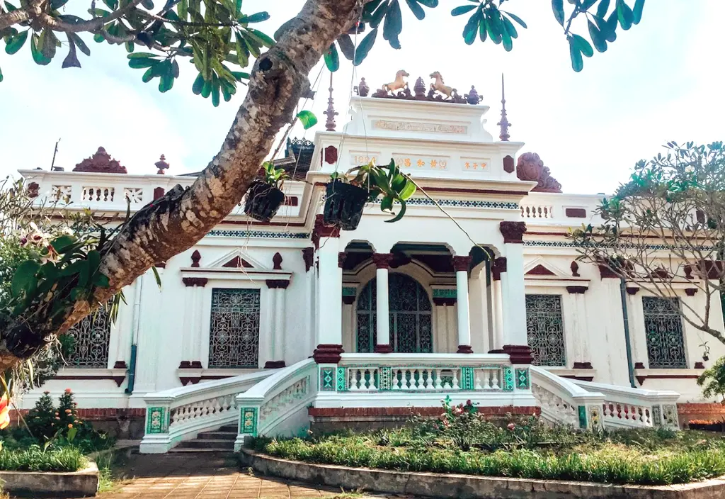 Quang cảnh tại Nhà cổ Huỳnh Kỳ