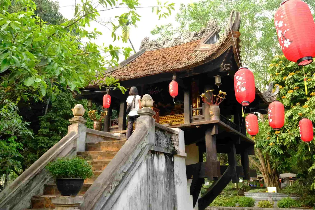 Nét cổ kính tại Chùa Một Cột