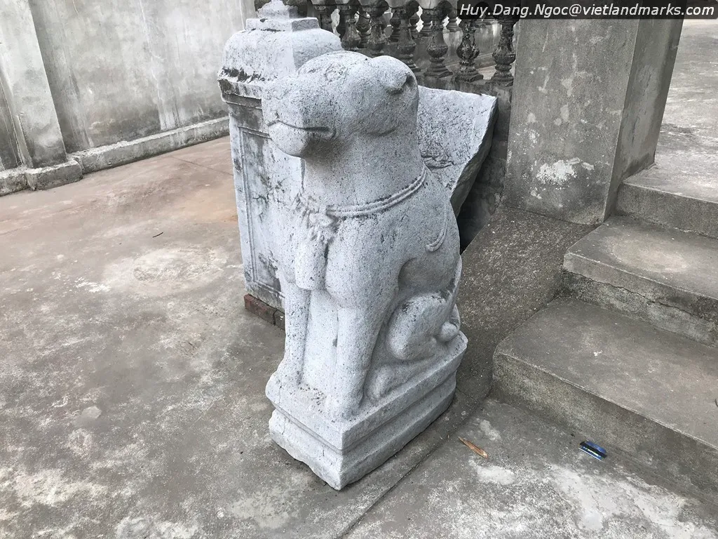 Tượng đá Lăng Quận Chờ