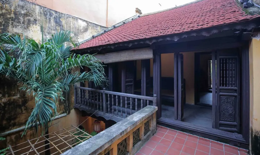 Khoảng sân thoáng mát nối giữa các gian nhà tầng 2