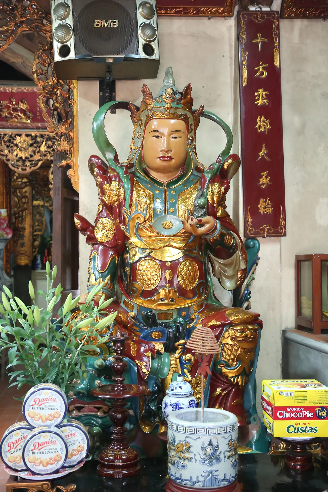 Tượng hộ pháp trong chùa Đại Bi
