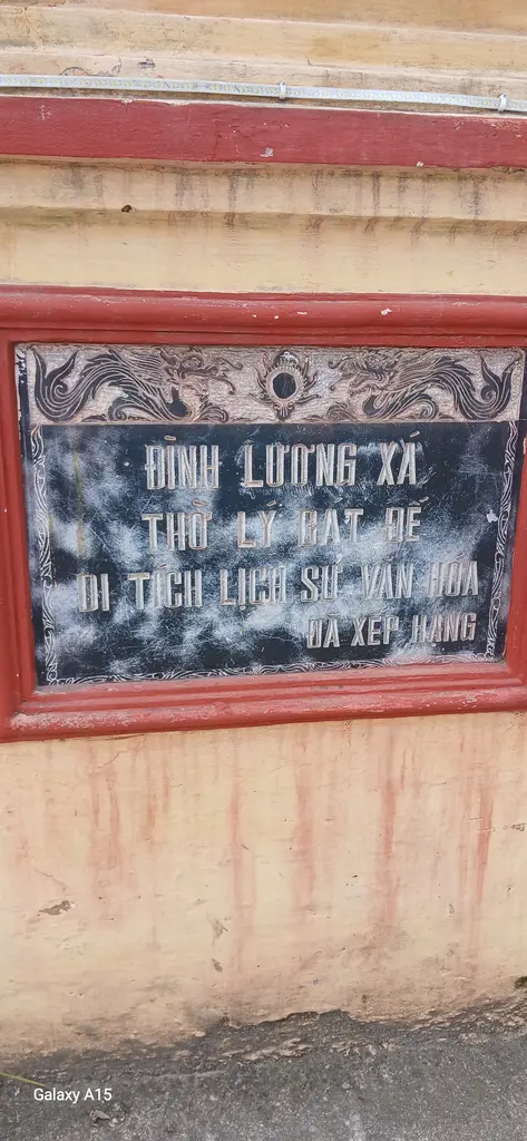 Bảng chỉ dẫn di tích đình Lương Xá