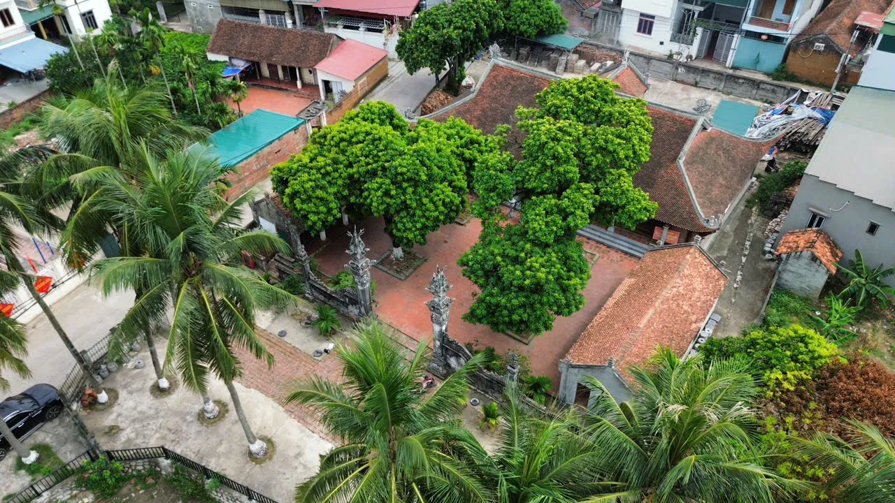 Đình Ngọc Phúc nhìn từ trên cao