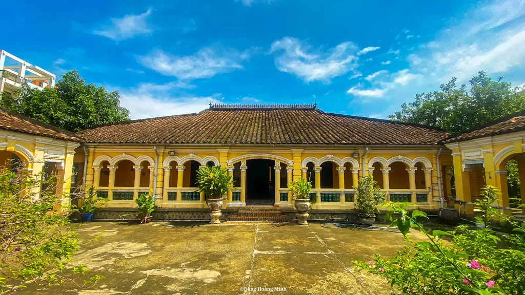 Cảnh quan di tích lịch sử văn hóa Nhà Đốc Phủ Hải