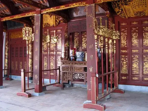 Không gian bên trong Chùa Bà Đanh