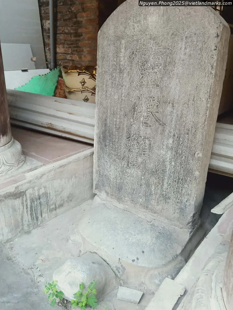 Bia đá tại Quán Linh Tiên