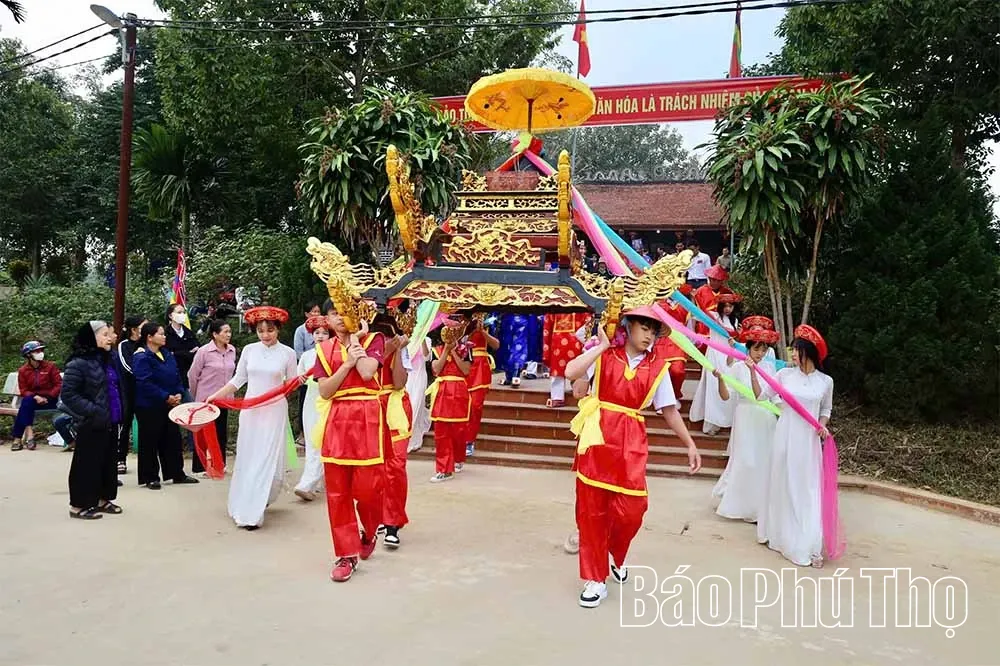 Lễ rước kiệu tại Lễ hội đình Phục Cổ