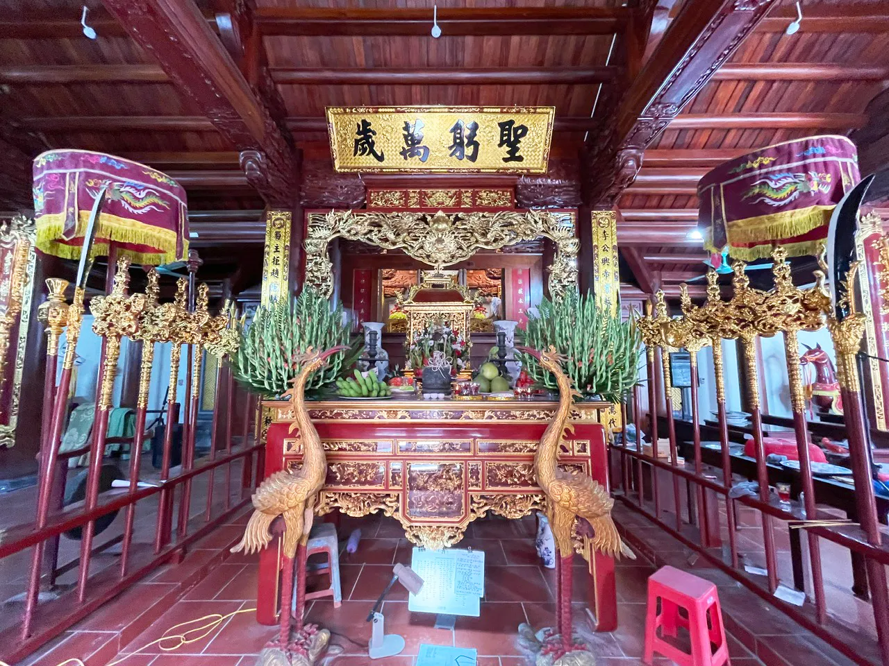 Gian thờ tự của Đình Hạ Giang
