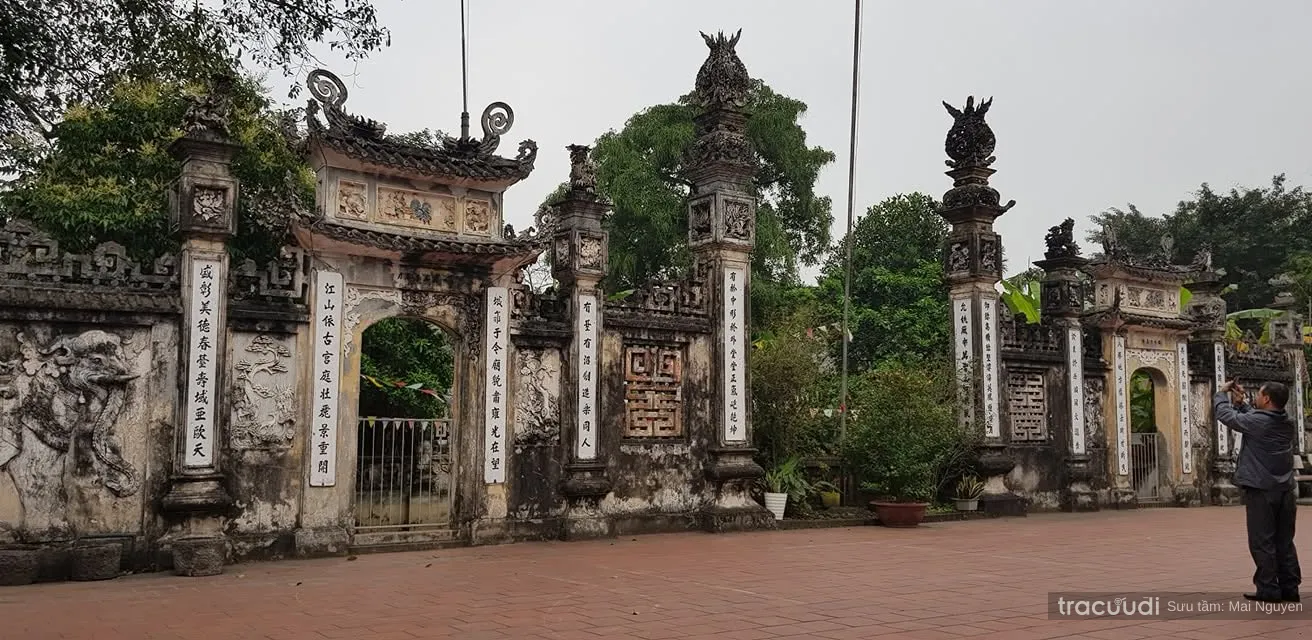 Công tam quan di tích Đình Văn La (Đình Hạ)