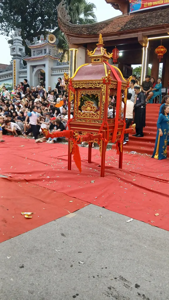 Kiệu long đình làng Yên Trường
