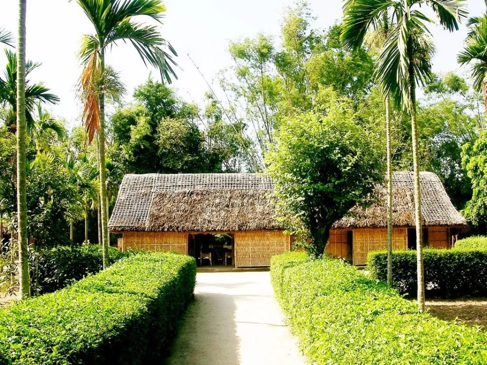 Nhà ông ngoại Bác Hồ